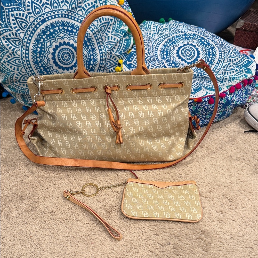 Dooney & Burke Stylish Tan Designer Bag and Change Purse